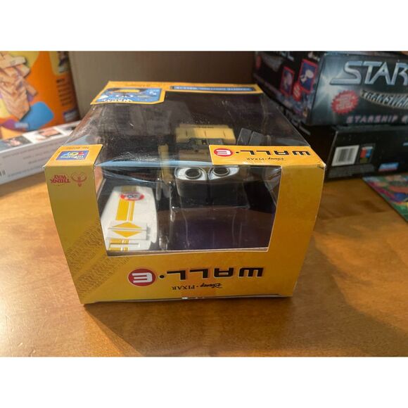 Vintage Disney Pixar Wall-E Remote Control Robot Think Way Boxed Excellent - Picture 6 of 10